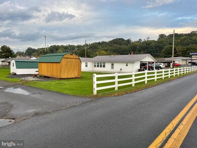 228 Railroad St, Moorefield, WV 26836 - photo 4