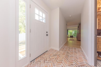 577 Glendale Cir, Ann Arbor, MI 48103 - photo 4