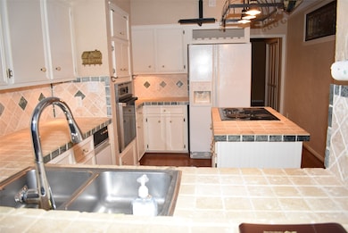 2011 Marguerite St, Bay City, TX 77414 - photo 6