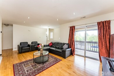 106 Michaels Ct, Woodbridge, NJ 07095 - photo 3