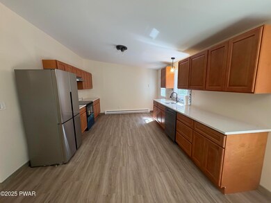 1073 Deer Run E, Bushkill, PA 18324 - photo 7