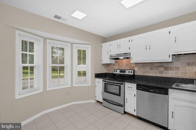 9824 Oakdale Woods Ct, Vienna, VA 22181 - photo 3