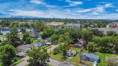 4303 Herridge St, Houston, TX 77022 - photo 4