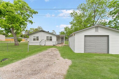 200 Austin St, Brazoria, TX 77422 - photo 2
