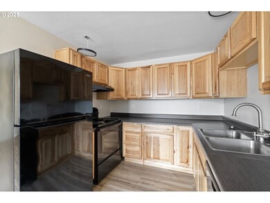 351 40th St, Springfield, OR 97478 - photo 6