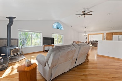 1885 Lonnon Rd, Grants Pass, OR 97527 - photo 5