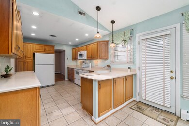 5822 Heron Dr, Halethorpe, MD 21227 - photo 6