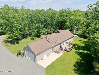 114 Clubhouse Dr, Hawley, PA 18428 - photo 4