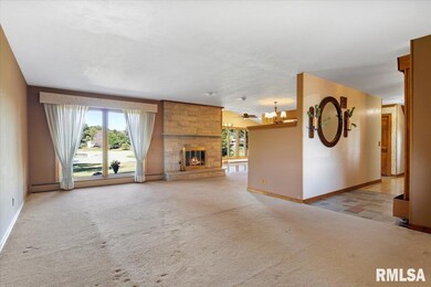 204 Carobeth Dr, Jacksonville, IL 62650 - photo 5