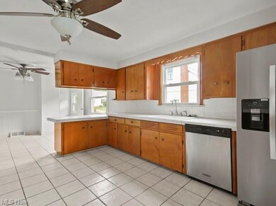 64 W Lewis St, Struthers, OH 44471 - photo 3