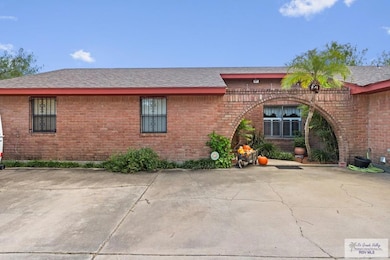 35102 Anacua Dr, Los Fresnos, TX 78566 - photo 2