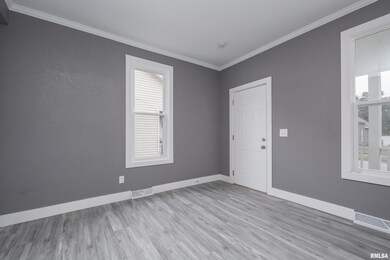 1814 W 6th St, Davenport, IA 52802 - photo 3