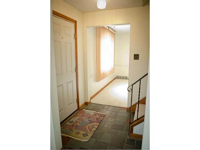 Entry/Foyer.