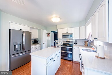 6910 Stratford Dr, Sykesville, MD 21784 - photo 6