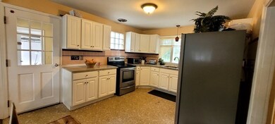 19 Graystone Cir, Worcester, MA 01606 - photo 4