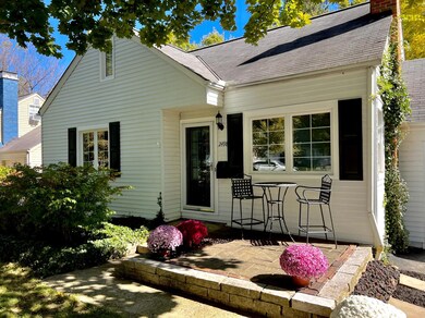 2498 Wellesley Dr, Columbus, OH 43221 - photo 2