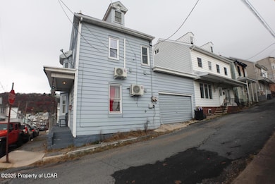 437 W Atlantic St, Shenandoah, PA 17976 - photo 3