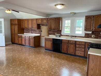 31 Chickering Rd, Lawrence, MA 01843 - photo 3