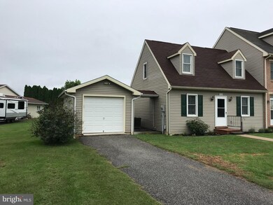 426 Martina Dr, Chambersburg, PA 17201 - photo 2