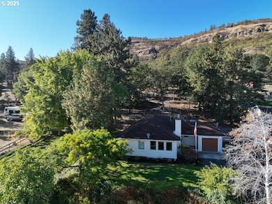 2534 W 10th St, the Dalles, OR 97058 - photo 4