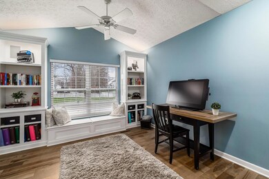 Den/flex w/built ins, window seat