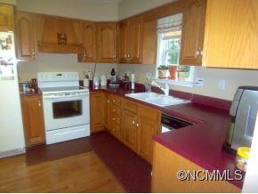 75 Chestnut Ln, Hendersonville, NC 28792 - photo 3