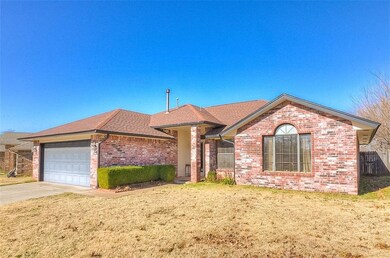 609 Gyrfalcon Dr, Norman, OK 73072 - photo 2