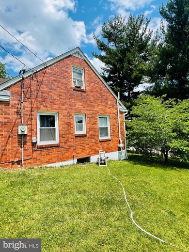 337 Mineral St, Strasburg, VA 22657 - photo 3