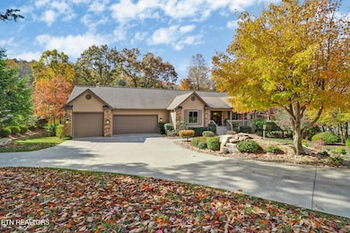3 CAR GARAGE LARGE APRON