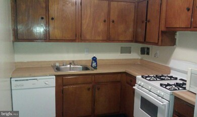6011 Emerson St unit 415, Bladensburg, MD 20710 - photo 3