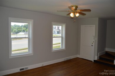 425 N Center St, Statesville, NC 28677 - photo 5