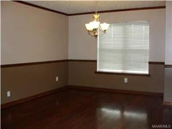Dining area to right of foyer entrance