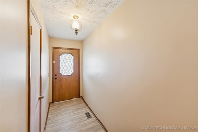 412 Cobblestone Ct, Pryor, OK 74361 - photo 2