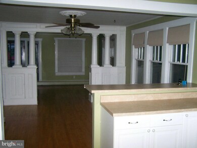 409 N Massanutten St, Strasburg, VA 22657 - photo 4