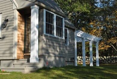 573 Potomska Rd, South Dartmouth, MA 02748 - photo 3