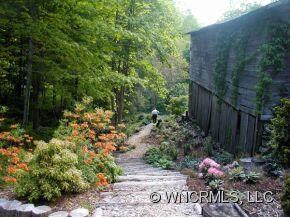 STEPS TWEEN CREEK & BARN