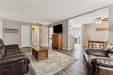 3915 Lexington Dr NE unit B, Cedar Rapids, IA 52402 - photo 6