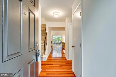 6142 Calico Pool Ln, Burke, VA 22015 - photo 2