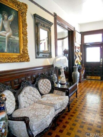 Alternate view of foyer (looking towards front doo
