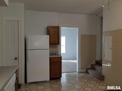 907 Pershing Ave, Davenport, IA 52803 - photo 5
