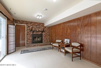 56 Crest Rd Middletown-large-007-006-1F8