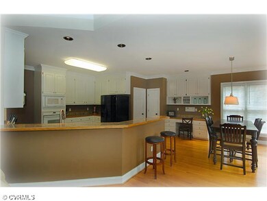 Kitchen - Spacious Eat-In Kitchen with Hardwood Fl