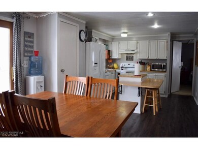 406 4th St SW DRmKitchen