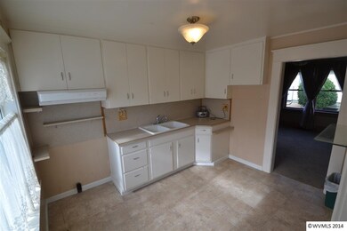 1013 Calapooia St SW, Albany, OR 97321 - photo 3