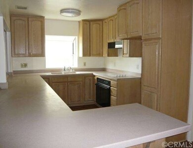 Newly renovated Kitchen with tons on cabinet space