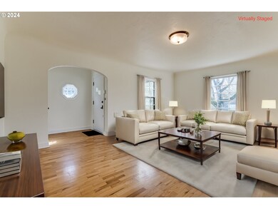 Living Room/Entrance