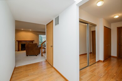 1609 Estate Cir, Naperville, IL 60565 - photo 2