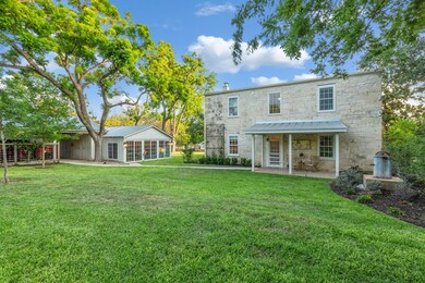 112 E Schubert St, Fredericksburg, TX 78624 - photo 6