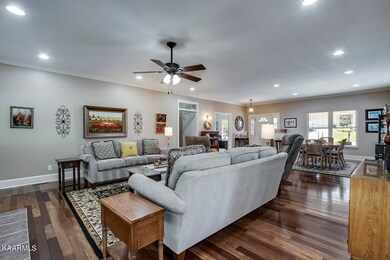 06_100 Inola Place_Living02