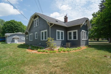 7016_N_Riverview_Drive_Watermark_04